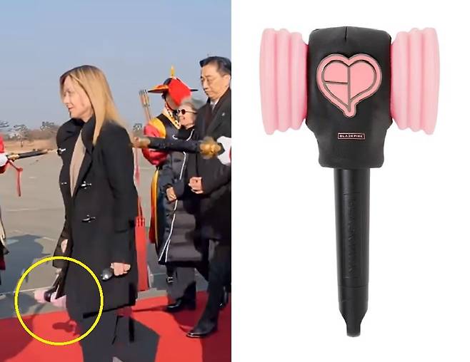 조르자 멜로니 이탈리아 총리와 딸 지네브라가 전용기에서 내리면서 블랙핑크 응원봉을 들고있는 모습. 조르자 멜로니 이탈리아 총리 유튜브 쇼츠 캡처