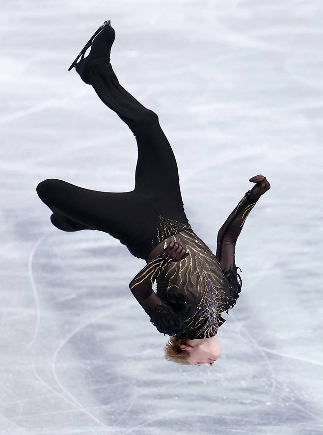 말리닌이 공중에서 뒤로 한 바퀴 도는 ‘백플립’을 펼치고 있다. 로이터=연합뉴스