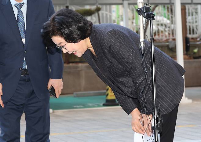 Lee Hye-hoon, nominee for minister of budget, greets reporters after speaking as she arrives at her confirmation hearing preparation office set up at the Korea Deposit Insurance Corporation in Jung District, Seoul, on the morning of Dec. 30, 2025. [YONHAP]