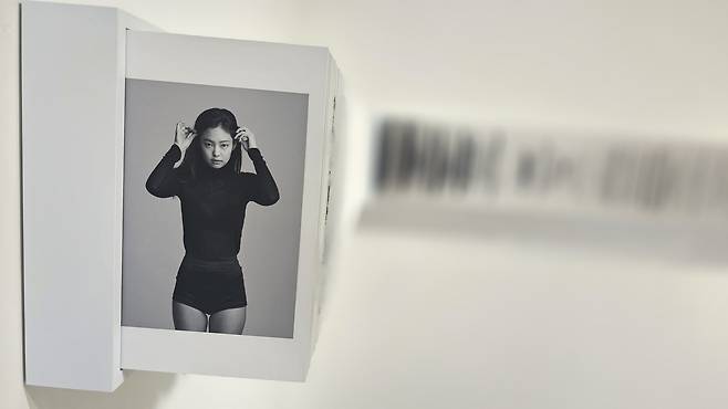 Photos of singer Jennie are displayed at her first photo exhibition, "J2NNI5," at Youthquake in Jongno District, central Seoul, on Jan. 16, the opening day of the two-week exhibition. The show features images taken when Jennie was 25 and runs through Jan. 29 to mark her 30th birthday. [SHIN HA-NEE]