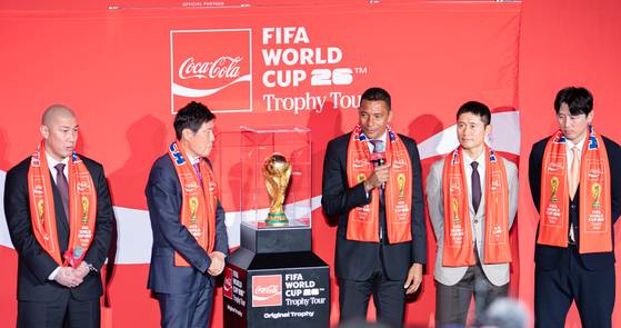 Former football players participate in a press conference held as part of the FIFA World Cup Trophy Tour at CGV Yongsan I’Park Mall in central Seoul on Jan. 16. From left are Cha Du-ri, Cha Bum-kun, Gilberto Silva, Lee Young-pyo and Koo Ja-cheol. [DANIELA GONZALEZ PEREZ]