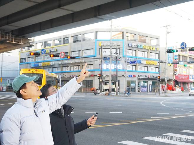 오세훈 서울시장이 지난달 22일 오전 서울 성북구 북부간선도로 일대에서 고가 하부를 점검하고 있다. 노유지 기자
