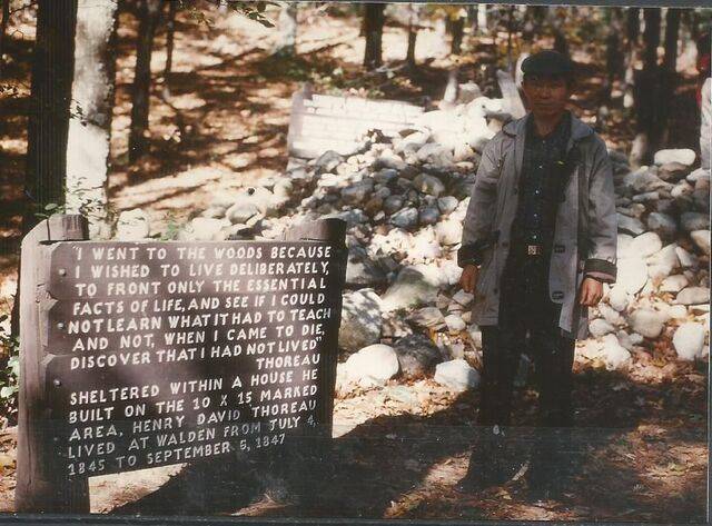 헨리 데이비드 소로가 ‘월든 숲속의 생활’을 썼던 미국 매사추세츠주 콩코드의 월든 호숫가를 찾은 이 대표.