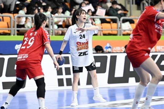 18일 대구시청과 경기에서 공격을 시도하는 SK 강경민(24번). 사진[연합뉴스]