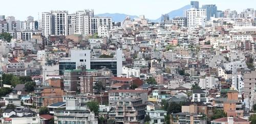 정부가 도심 주택난 해소를 위해 도시형생활주택 가구수 제한을 대폭 완화해 역세권 중심의 비아파트 주택 공급을 빠르게 확대한다. [사진 = 연합뉴스]