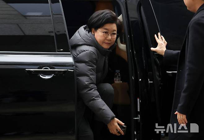 [서울=뉴시스] 홍효식 기자 = 이혜훈 기획예산처 장관 후보자가 16일 오전 서울 중구 예금보험공사에 마련된 인사청문회 준비 사무실로 출근하고 있다. 2026.01.16. yesphoto@newsis.com