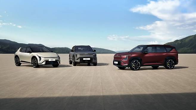 [서울=뉴시스] 기아 EV3 GT, EV4 5도어 GT, EV5 GT 모습. (사진=기아 제공) 2025.01.09. photo@newsis.com *재판매 및 DB 금지