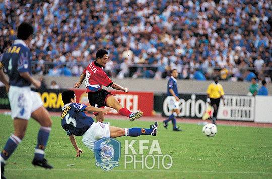 [서울=뉴시스]도쿄대첩 당시 이민성 감독. (사진=대한축구협회 제공)