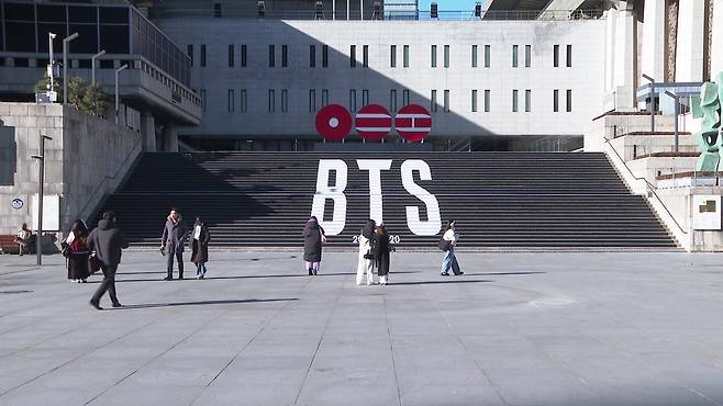 세종문화회관 중앙계단, BTS 컴백 프로모션 [연합뉴스TV 자료 사진 / 영상취재 장호진]