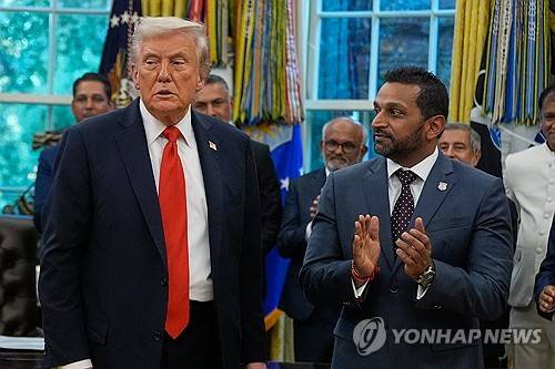 도널드 트럼프 미국 대통령과 캐시 파텔 FBI 국장 [AP 연합뉴스]