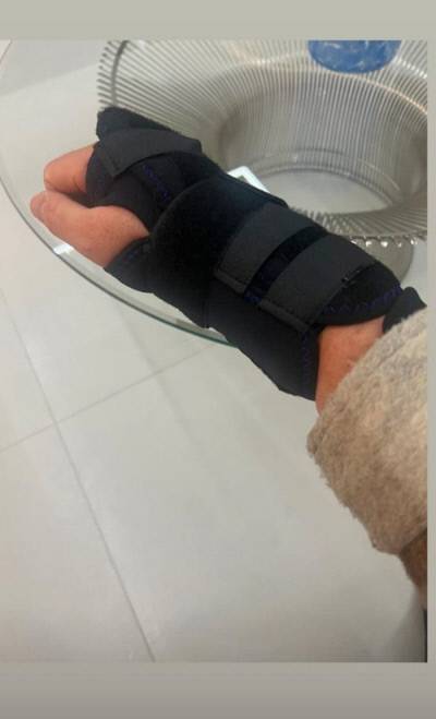 임성재가 손목 보호대를 하고 올린 사진. SNS 캡처