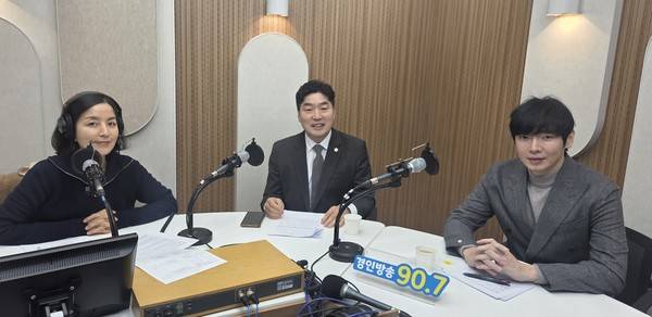 박주언 앵커, 조성환 더불어민주당 인천시의원, 김용희 국민의힘 인천시의원 2026.1.20 [경인방송 시사뉴스팀]