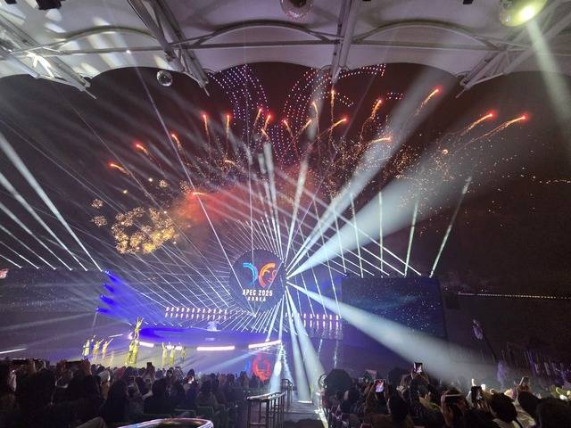 경주시가 APEC 기간에 보문단지에서 펼친 멀티미디어쇼. 강시일 기자