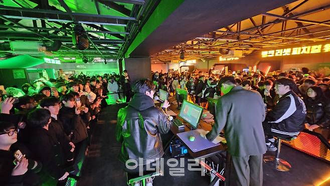 11일 라이엇게임즈가 서울 성수동에서 연 발로란트 팝업 스토어 ‘크리에이터 데이’ 행사가 관람객으로 붐비고 있다. (사진=라이엇게임즈)