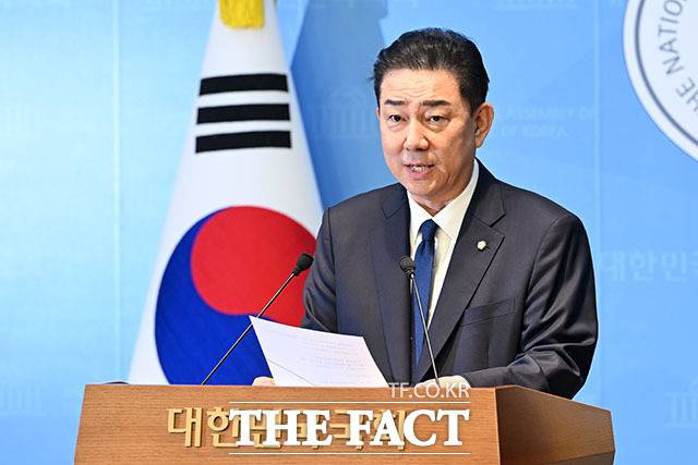 서울경찰청 공공범죄수사대는 20일 오후 김 의원과 김 실장, 정 대표 등을 위계에 의한 업무방해 혐의로 고발한 시민단체 사법정의바로세우기시민행동 김한메 대표를 불러 조사했다. /남용희 기자