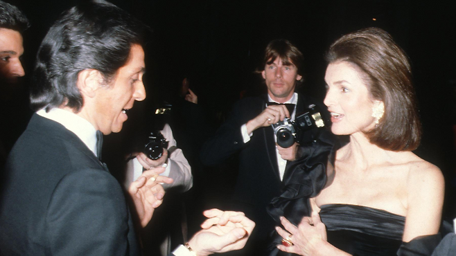 발렌티노의 작품은 재클린 케네디 오나시스와 같은 유명 인사들의 선택을 받았다