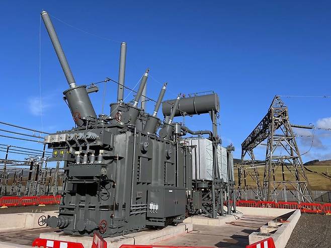 효성중공업이 작년 영국 스코틀랜드에 설치한 초고압변압기./효성중공업 제공