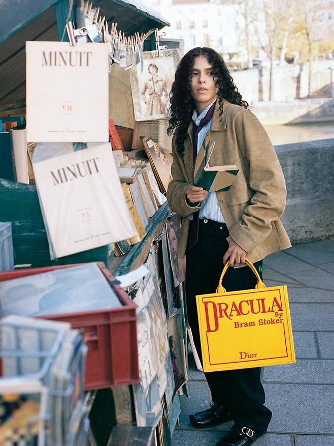 DIOR 2026 S/S BOOK TOTE | 출처 디올