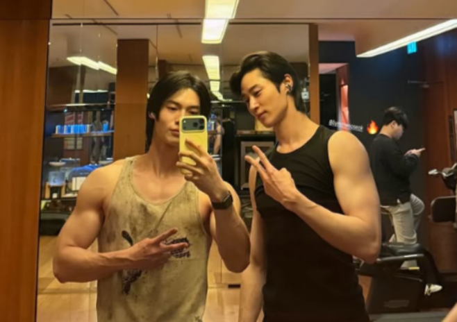 배우 변우석이 태국 배우 메타윈과의 운동 근황을 통해 우람한 팔 근육과 탄탄한 피지컬을 공개했다. 사진=@winmetawin