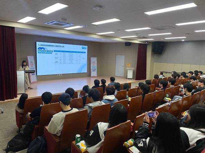 충남대는 ETRI  등 연구기관과 블록체인·핀테크 산학연 협의체를 상설화해 협력 기반을 다졌다. 사진은 충남대의 시아버 보안 융합전공 설명회 현장.