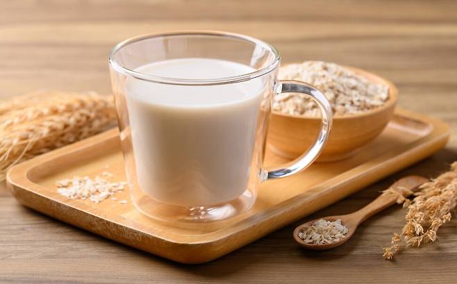 오트 음료. 게티이미지뱅크