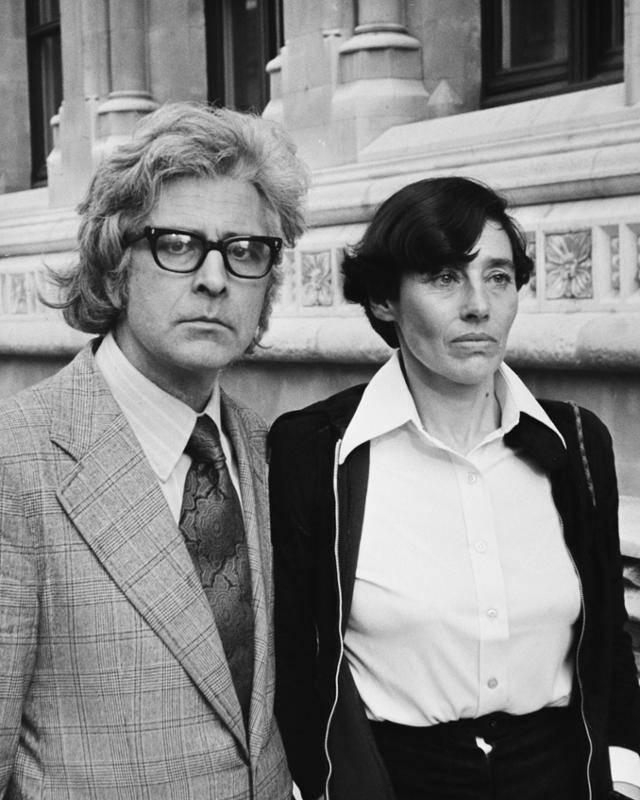 현대판 소작쟁의를 소재로 한 희곡과 연극으로 명예훼손 소송을 당한 70년대의 다시와 남편 존 아든(왼쪽). 다시는 불의와 억압의 역사를 기록-기억하고 분노를 조직화하는 방편으로서의 예술을 지향했고, '정통파' 연극인이던 아든 역시 아내의 뜻을 대체로 존중하며 평생 동지로서 아내 곁을 지켰다. 게티이미지뱅크