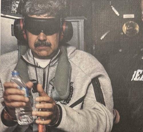 도널드 트럼프 미국 대통령이 3일(현지시간) 미군이 기습적인 군사 작전으로 체포한 니콜라스 마두로 베네수엘라 대통령의 사진을 사회관계망서비스(SNS) 트루스소셜에 공개했다. 다만 뉴욕타임스는 마두로 체포 사진 대부분이 생성형 인공지능(AI)으로 만들어졌을 가능성을 제기하며 신뢰할 수 없다고 지적했다. 트럼프 대통령이 게시한 이 사진 역시 진위를 확신할 수 없다며 신중한 태도를 보였다. 연합뉴스