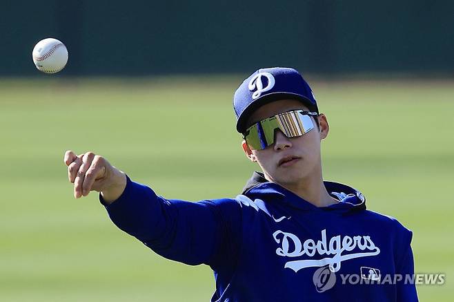 캐치볼 하는 다저스 김혜성. [사진 연합뉴스]