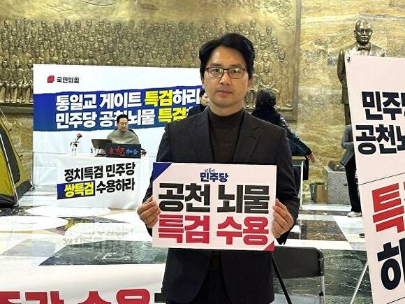 김병욱 전 국회의원이 단식 투쟁 6일째를 맞은 장동혁 국민의힘 대표를 찾아 공개적인 응원과 연대 메시지를 전했다. [사진=김병욱 페이스북]