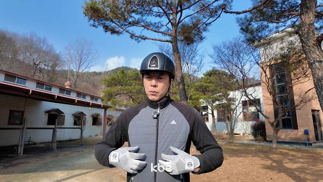▲ KBC 취재진과 인터뷰하는 최철원 회장