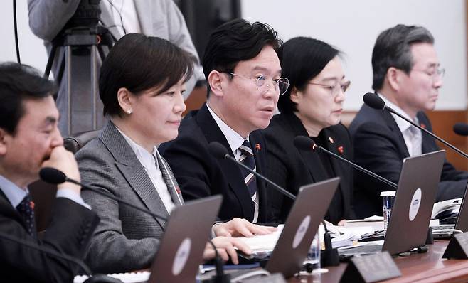 김영훈 노동부 장관이 20일 서울 청와대에서 이재명 대통령 주재로 열린 국무회의에서 발언하고 있다. 연합뉴스