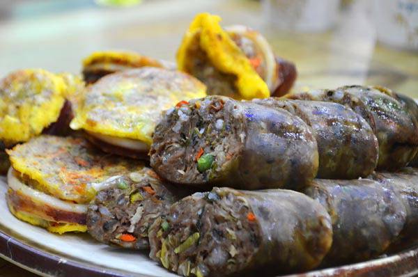 강원도 속초에 정착한 이북 사람들이 형성한 아바이마을에서 유래된 아바이순대와 속초의 명물 오징어순대. 속초시청 제공