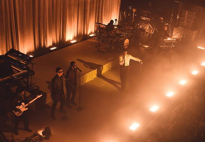 Giveon performs at Myunghwa Live Hall in Yeongdeungpo-gu, western Seoul as part of his "Dear Beloved" global tour, Sunday. (Live Nation Korea)