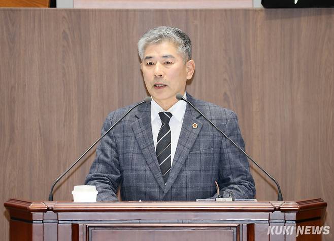 충남도의회 조철기 의원이 20일 열린 제363회 임시회 제1차 본회의에서 5분 발언에 나서고 있다.