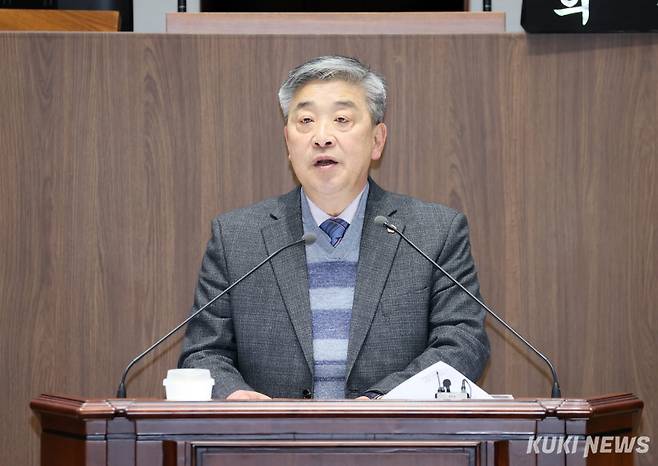 충남도의회 전익현 의원이 20일 열린 제363회 임시회 제1차 본회의에서 5분 발언에 나서고 있다.