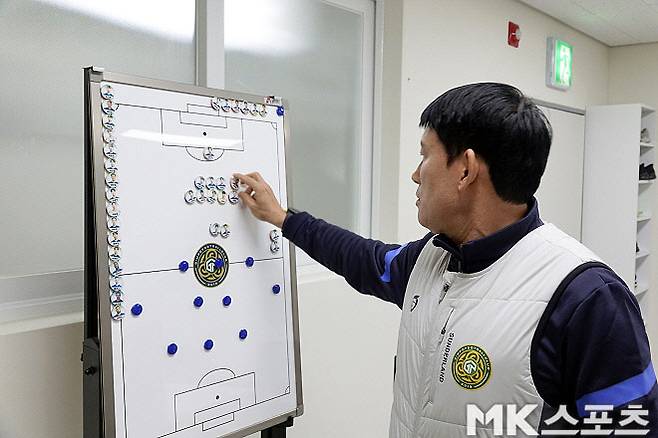 고정운 감독의 머릿속은 김포 FC로 가득하다. 사진=이근승 기자