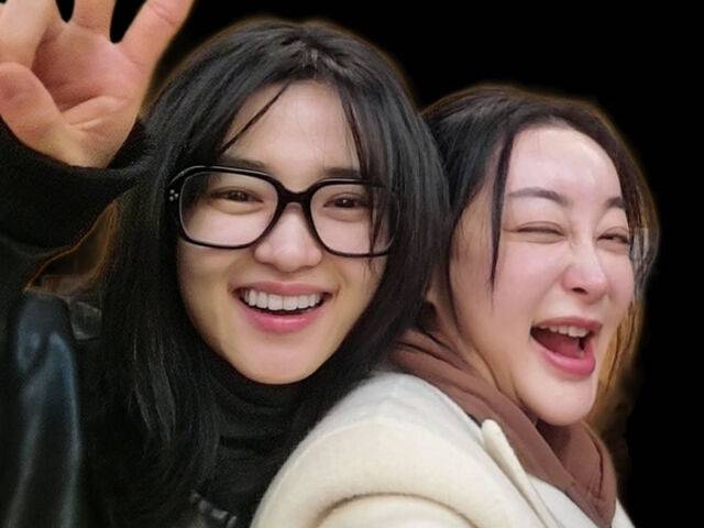 김태리가 김혜은을 찾아와 연극을 응원했다. / 김혜은 소셜미디어