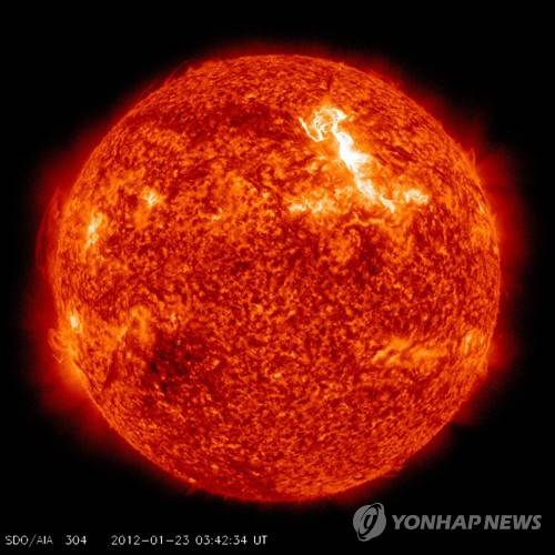 지난 2012년 1월23일 관측된 태양 폭발 (NASA 제공=연합뉴스)