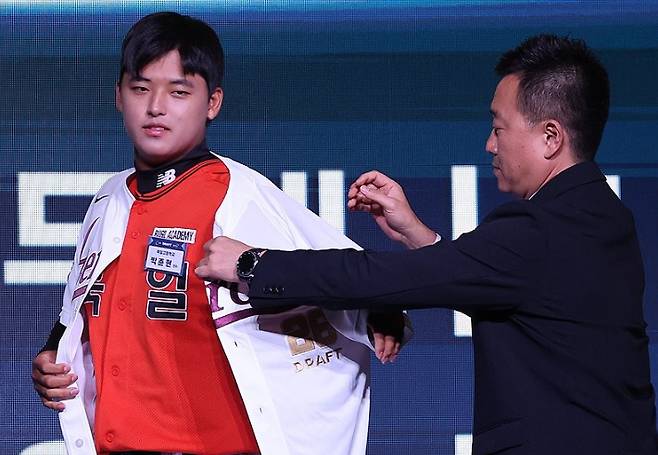 키움 유니폼 입는 박준현. 연합뉴스