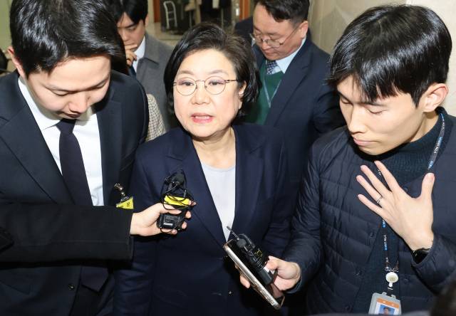 ▲이혜훈 기획예산처 장관 후보자가 19일 국회에서 열릴 예정인 인사청문회를 앞두고 대기, 취재진의 질문을 받고 있다. ⓒ연합뉴스