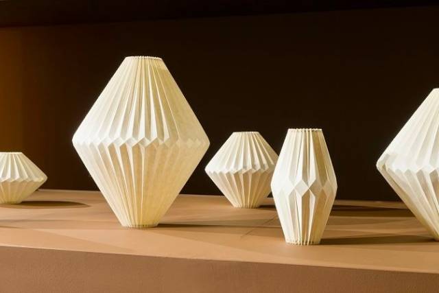 안치용 한지장의 한지를 접어 완성한 소동호 작가의 ‘오리가미’ 연작. 사진 제공=포스코미술관