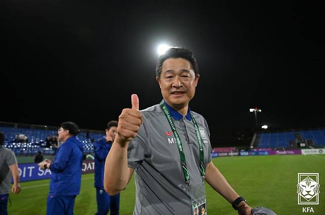 韓 축구 이겨야 본전, 중국에 2연패 → 우즈벡에 0-2 패배 → 동생들과 한일전 부담…어린 일본은 우승에 MVP까지 자신감