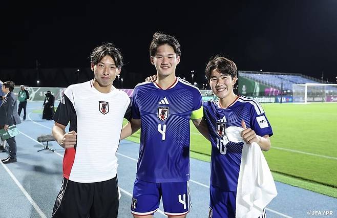 ▲ 당장 아시안게임 금메달을 위해 23세 연령 제한을 그대로 지킨 한국은 두 살 어린 일본 올림픽 세대와 운명의 4강전을 펼친다. 일본은 벌써 한국이 형들이라는 부담감을 증폭시키면서 승리 기대감을 내비치고 있다.&nbsp;ⓒ일본축구협회