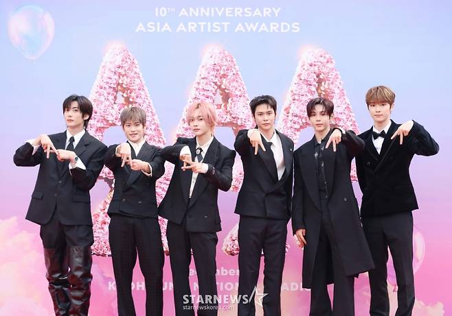 그룹 라이즈가 가오슝 내셔널 스타디움에서 진행된 스타뉴스 주최 '10주년 아시아 아티스트 어워즈 2025(10th Anniversary Asia Artist Awards 2025, '10주년 AAA 2025') 레드카펫 행사에 참석해 포즈를 취하고 있다. /2025.12.06 /사진=이동훈 photoguy@