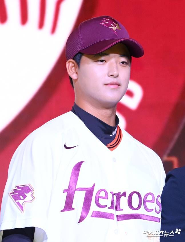 지난해 9월 2026 KBO 신인 드래프트에서 키움 히어로즈에 전체 1번으로 지명된 투수 박준현. 엑스포츠뉴스 DB
