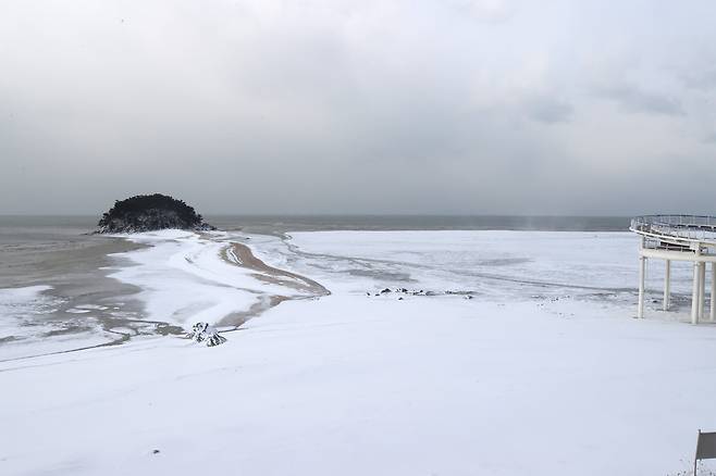 인천시 옹진군 영흥면 선재도 목섬 전경.