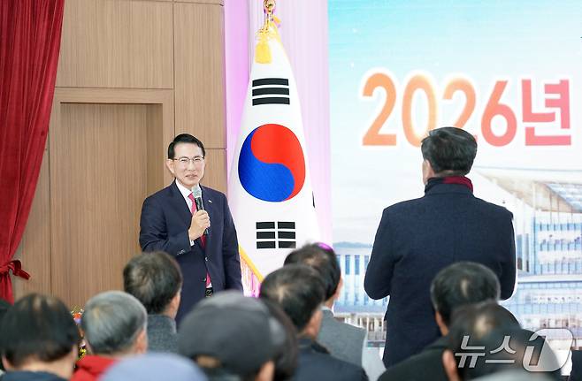 21일 오전 수석동 주민자치센터에서 주민들과 소통하는 이완섭 서산시장(서산시 제공. 재판매 및 DB금지)2026.1.21/뉴스1