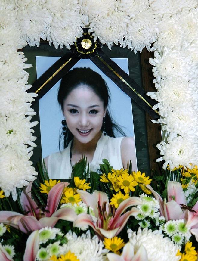 故 유니의 영정. 스포츠서울 DB.