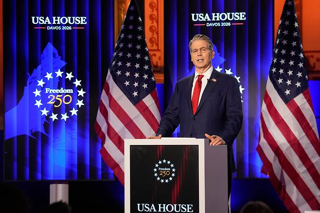 스콧 베센트 미국 재무장관이 20일 스위스 다보스에서 열린 세계경제포럼 연차총회에서 연설하고 있다. /연합뉴스