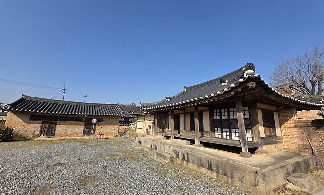 전통 목조 건축물과 근대 건축물이 조화를 이룬 윤승구 가옥 모습. 윤평호 기자